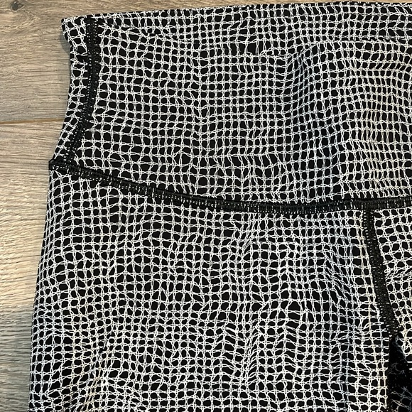 NWOT Lululemon 25” Leggings - Picture 2 of 3